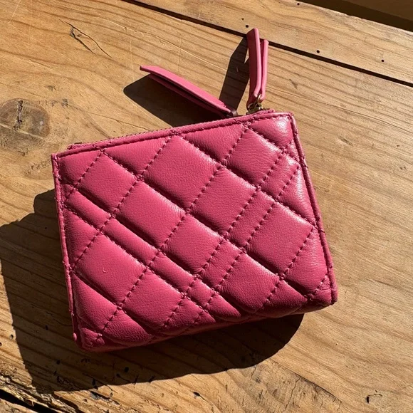 Kurt Geiger Quilted Pink Leather Card Wallet with Gold Plaque - Picture 6 of 11